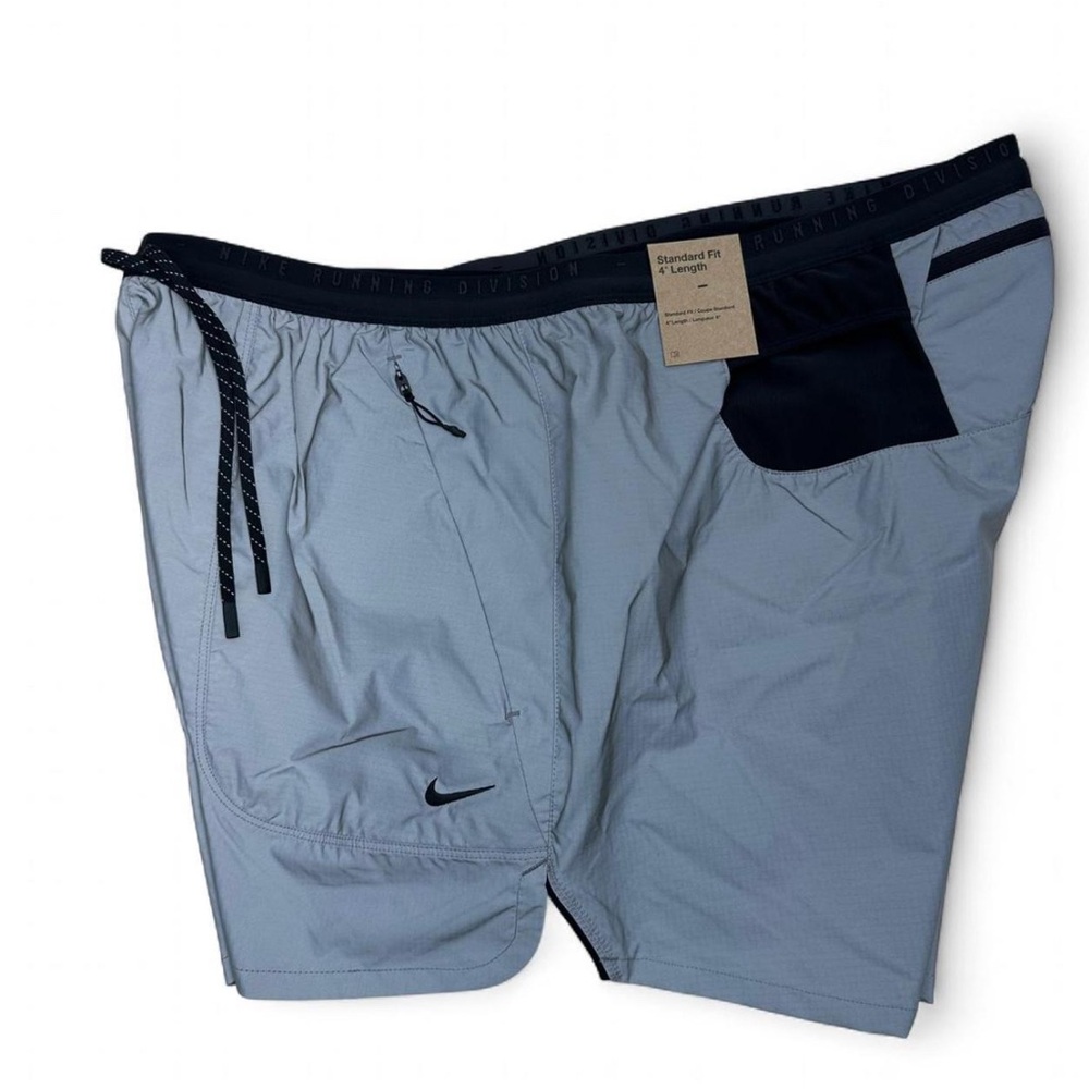 Nike Running Division Men's 4"
ADV 3M reflective shorts! Size M
Reflective